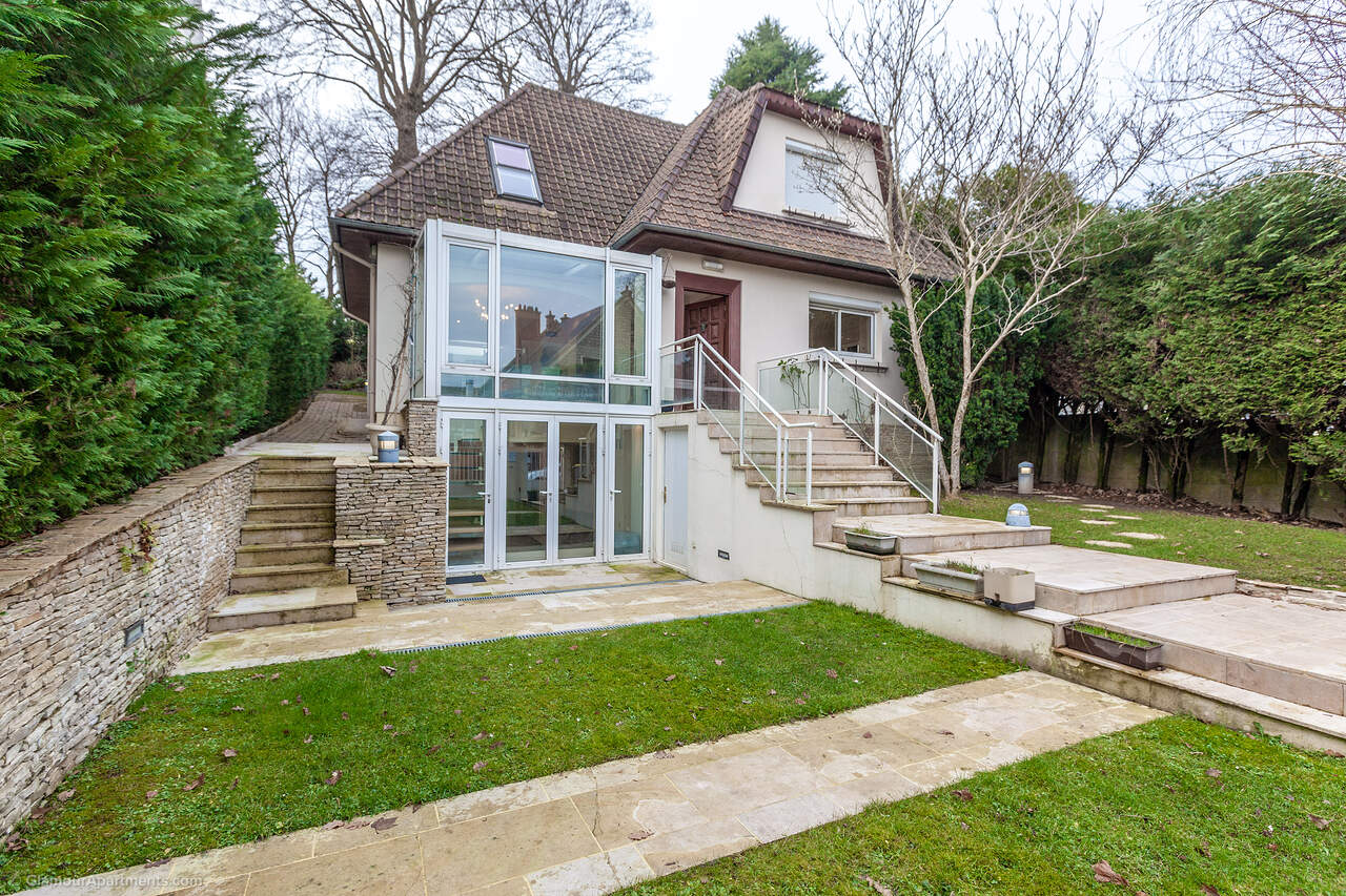 House with garden in Marnes-la-Coquette